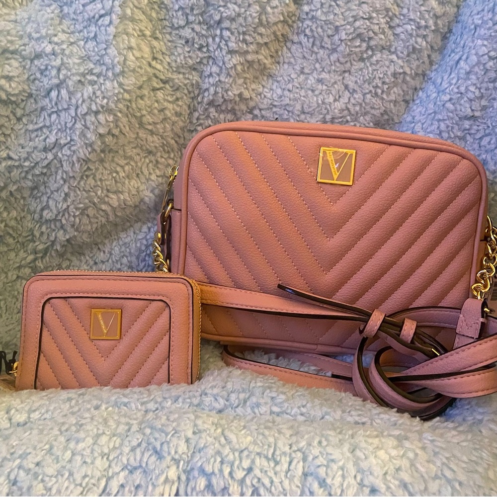 NEW Victoria’s Secret toured and Wallet set